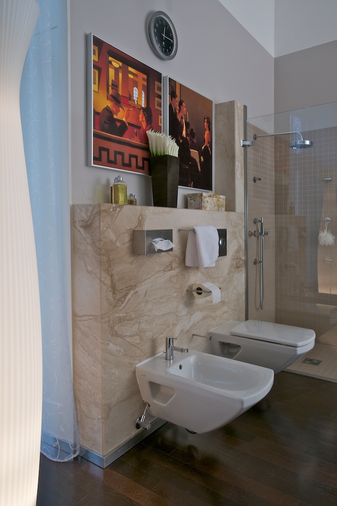 Daino obklad za WC vyrezany na pokos z jednoho kusu