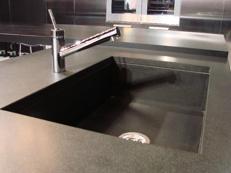 Dřez Nero Assoluto patina hranatý