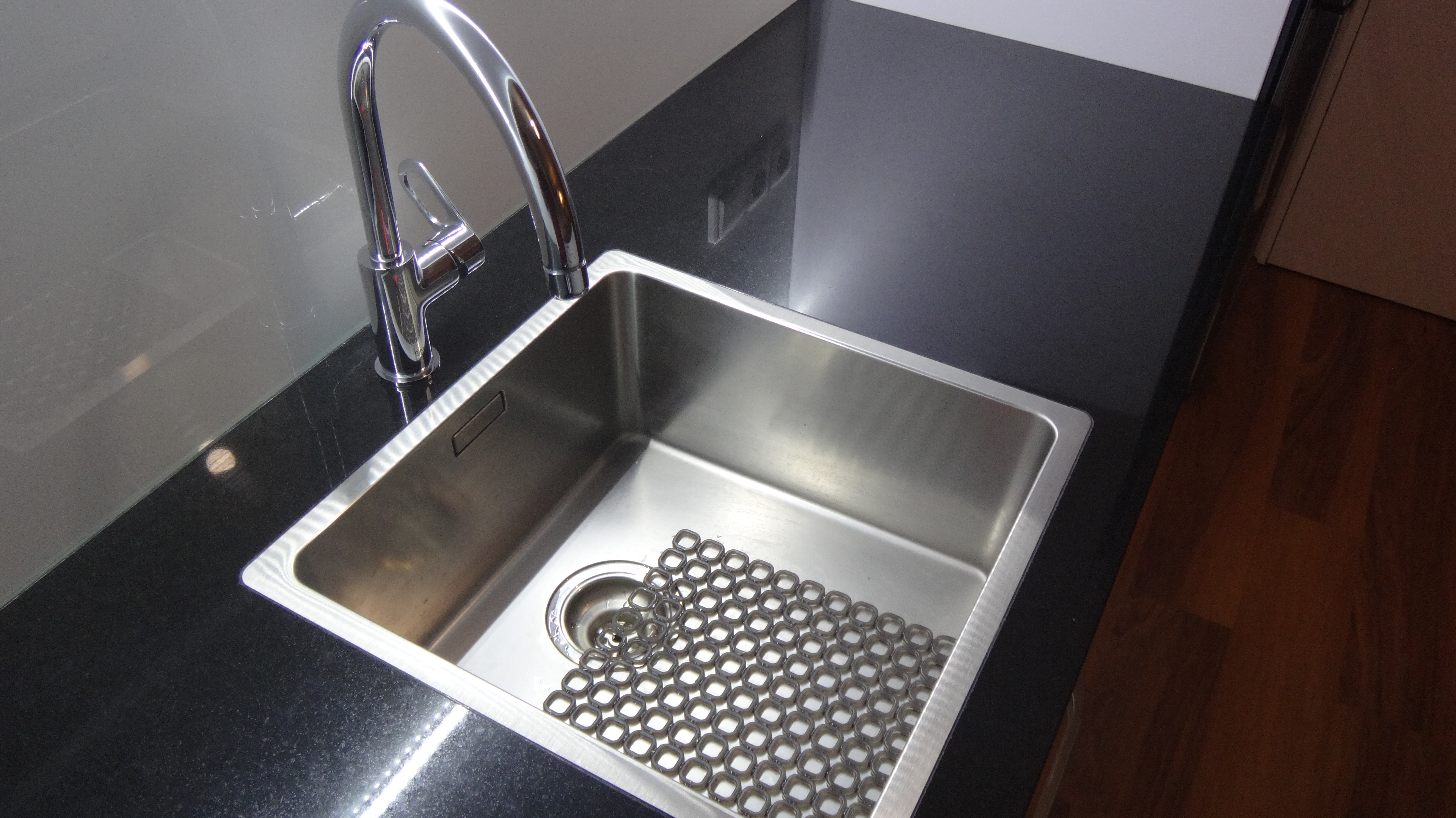 Nero Assoluto - deska pan Traboulsy viz Testimonial na Homepage