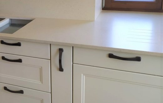 Kuchyň Silestone Blanco Capri